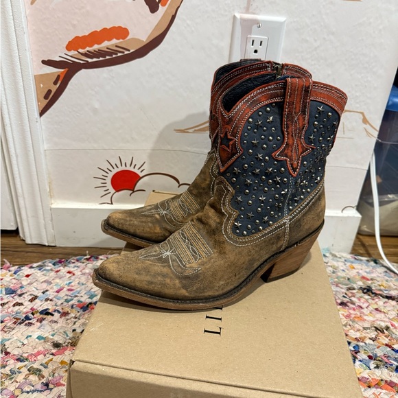 like new Liberty Black Jules Vintage Canela Ankle Boots - Picture 4 of 6